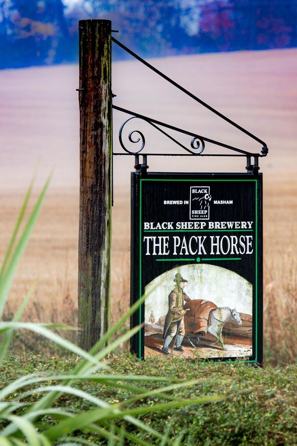 The Pack Horse Inn Chathill Buitenkant foto